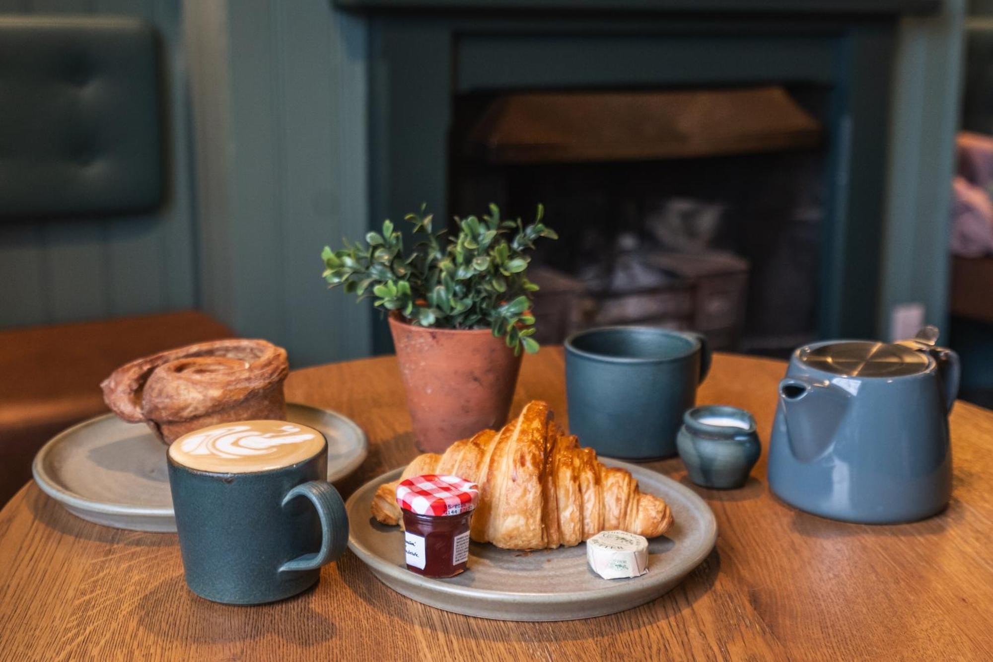 The Lazy Goose - Coffee House & Bedrooms Claypits 객실 사진